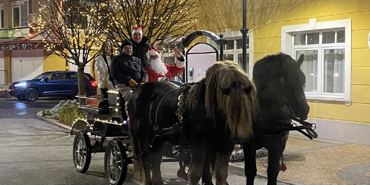 Idén is lovaskocsin érkezik a város Mikulása