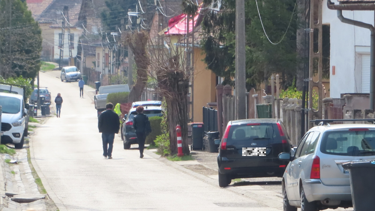 Ne parkoljunk járdán