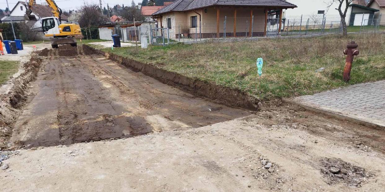 Teljes gőzzel halad az útépítés a városban