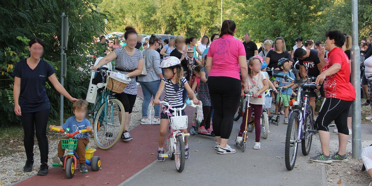 Bicikliző családokkal telt meg a Slötyi környéke