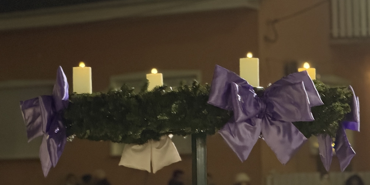 Meggyújtottuk a negyedik adventi gyertyát a Templom téren