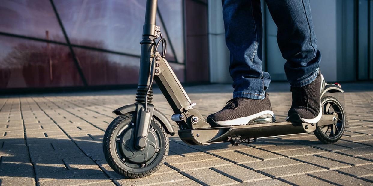 Elektromos rollerek: csak biztonságosan és szabályosan