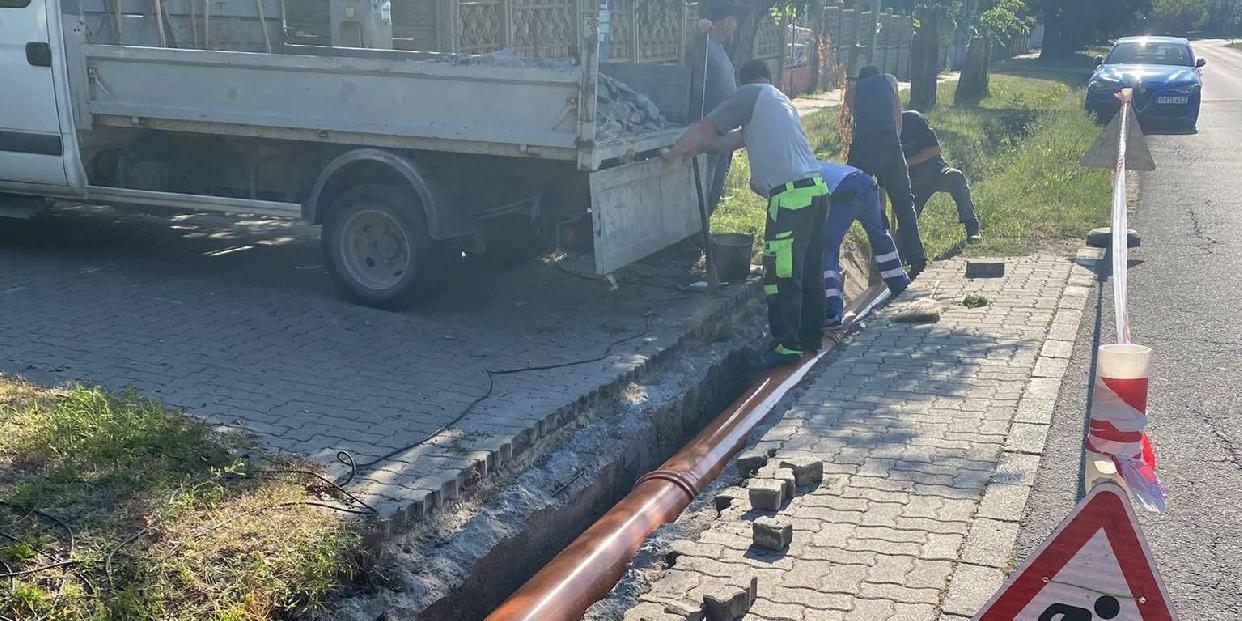 Útlezárás a Vörösmarty-Szabadság és a Jókai-Szabadság utca kereszteződésében