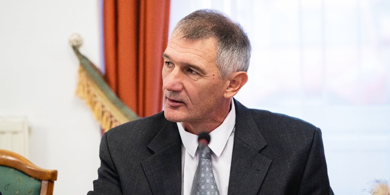 Ember a közösségért 