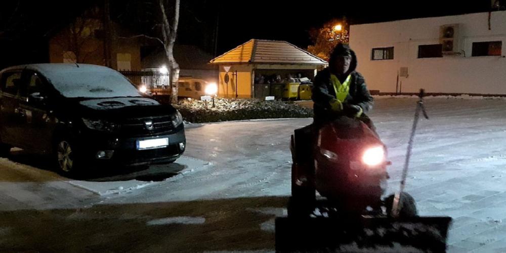 Ónos esőt jeleztek - hajnali háromkor indul a síkosságmentesítés