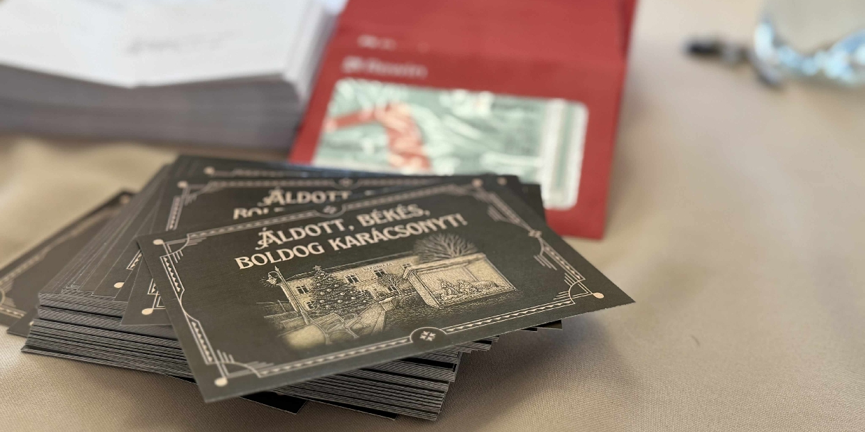 Karácsonyi ajándékutalvány átvétele a Polgármesteri Hivatalban