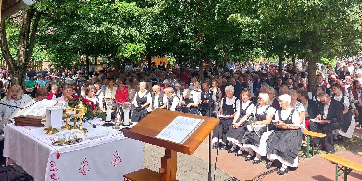 Pünkösdhétfőn körmenet, ünnepi szentmise és nyitott Tájház várja az érdeklődőket