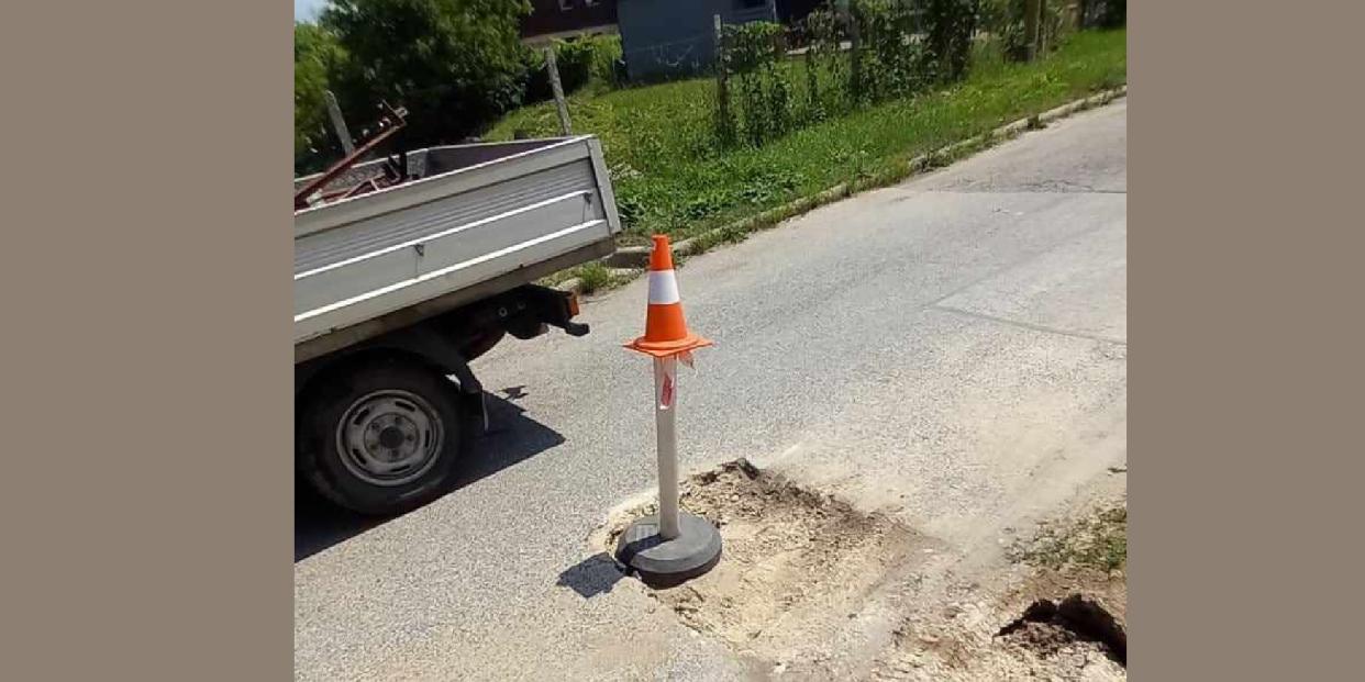 Beszakadt az útburkolat a Rózsa és a Madách utca sarkánál 