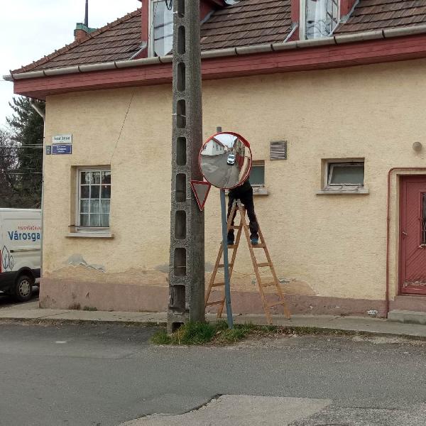 Közlekedési táblák karbantartását végezte el a Városgazda