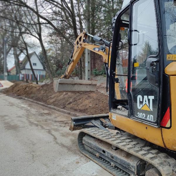 Gőzerővel halad a járdaépítés a Ponty utcában