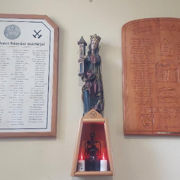 A mártír bányászok emlékezete - emléktáblák megáldása a Szent Borbála plébániatemplomban