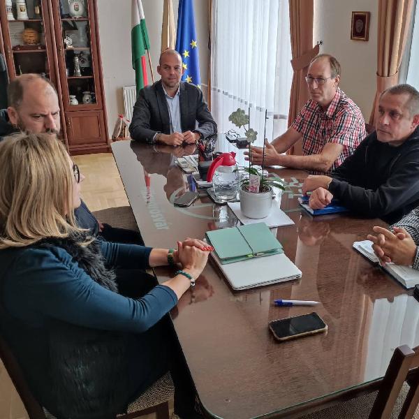 Egyeztetést kezdeményeztek a városvezetők a pontos szemétszállítás érdekében