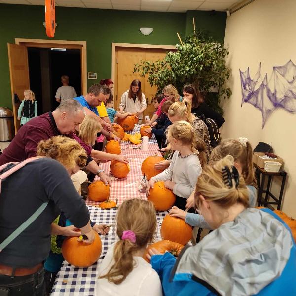 Borzongás és móka a Művészetek Házában - képeken a Tök jó buli