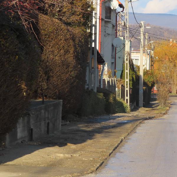 Újabb helyszínen, a Bányató utcában kezdődik járdaépítés a városban