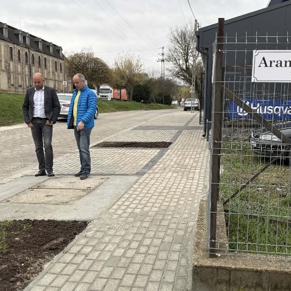 Új járda épült a Budai szervizúton