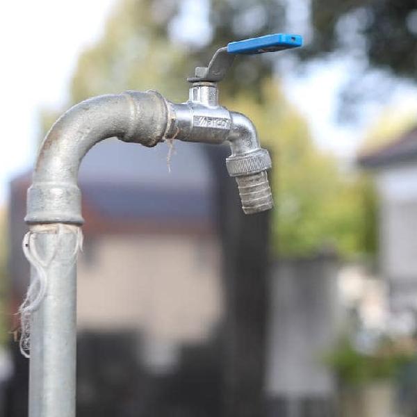 Nyitva az ivókutak és temetői csapok