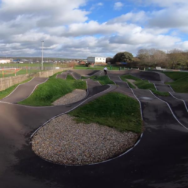 Megépül a pumptrack pálya Pilisvörösváron!