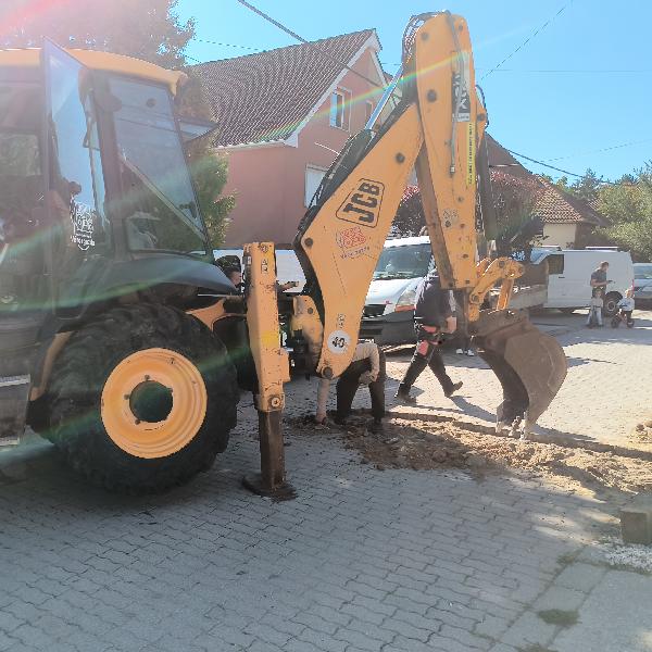 Útfelbontás a Dobó István utcában