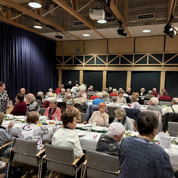 Karácsonyi összejövetelt tartott a Mozdulj Közösen Baráti Kör a Művészetek Házában