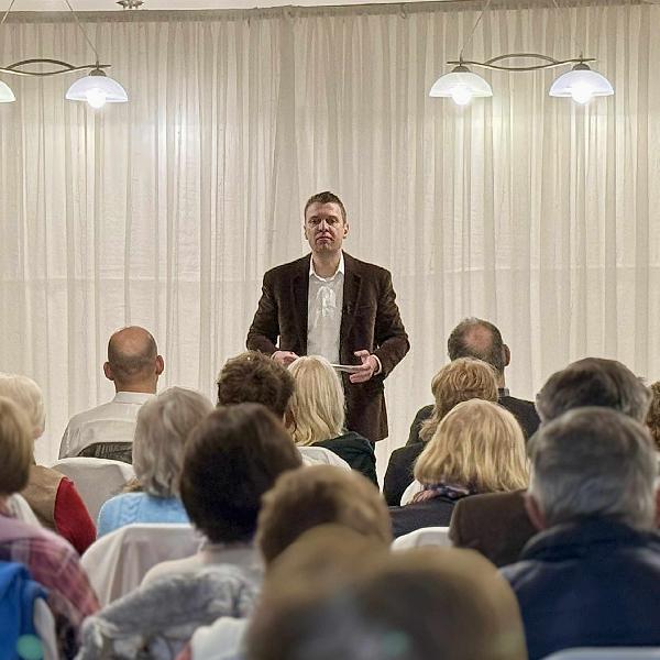 251 millió forint állami támogatást jelentett be Menczer Tamás országgyűlési képviselő Pilisvörösváron - rég várt beruházások indulhatnak idén