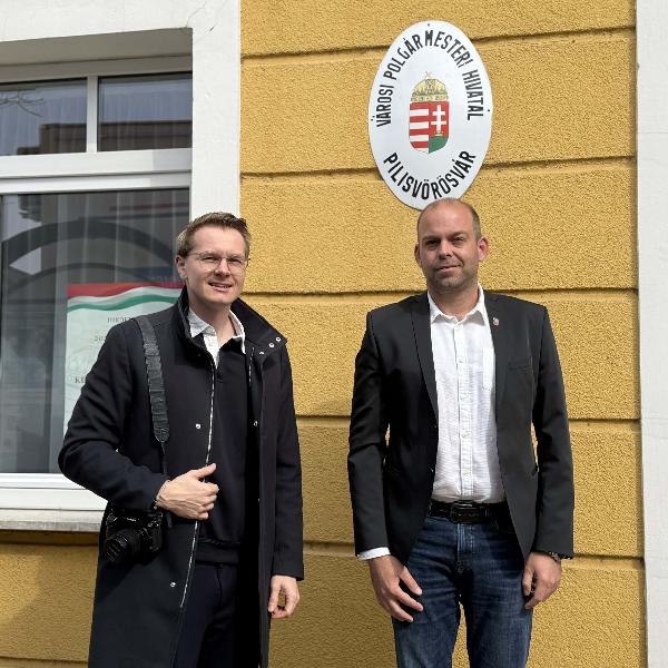 Nemzetközileg elismert újságíró készített riportot Fetter Ádám polgármesterrel